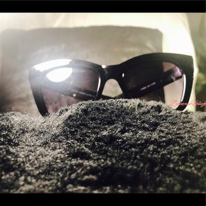 « Alpha »sunglasses;black frames;cat eye